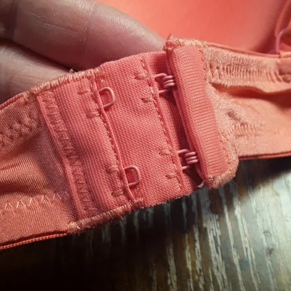 NWOT Secret Treasures 40C Coral Beautiful Padded underwire Gorgeous Bra - Picture 10 of 14